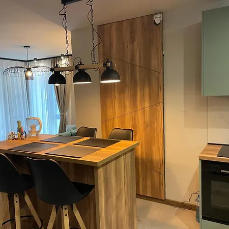 Luxurious, Modern And Spacious For Up To 4 With Private Office At Secret Garden, Life *